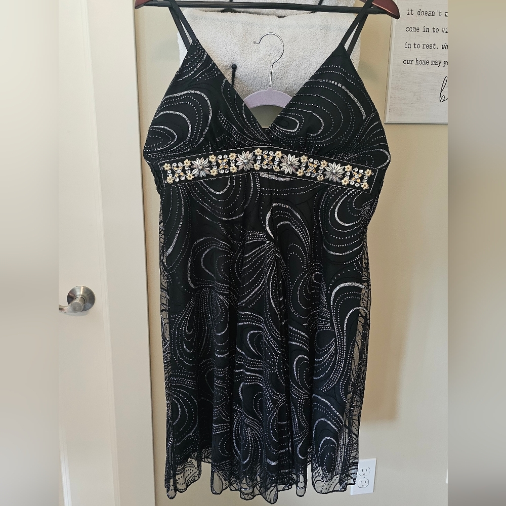 Black and Silver Swirl Pattern Elegant Dress